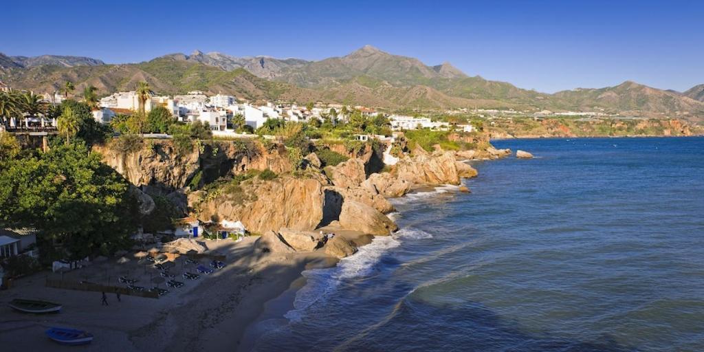 Edificio Verdemar - Stunning 1 Bed Apartment With Pool & Sea Views Нерха Экстерьер фото