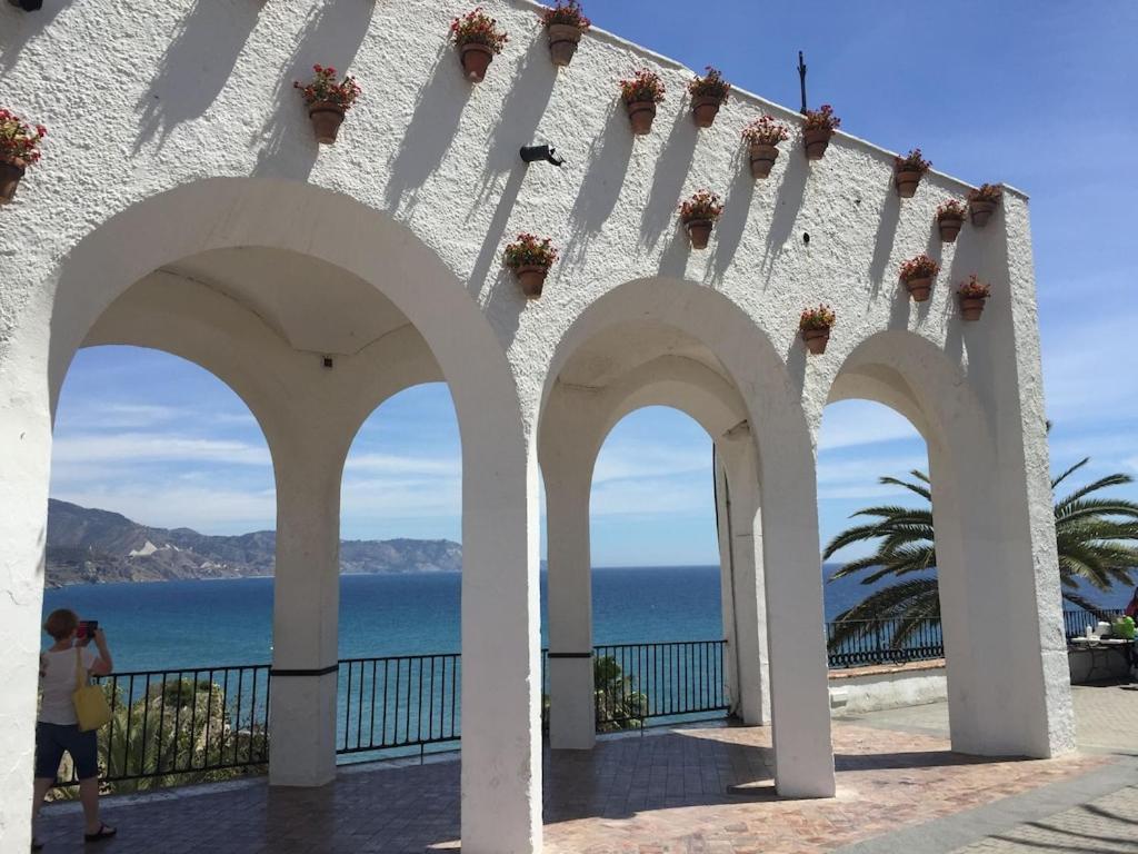 Edificio Verdemar - Stunning 1 Bed Apartment With Pool & Sea Views Нерха Экстерьер фото